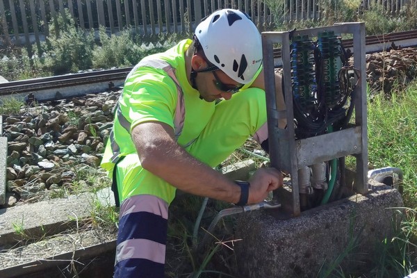 Allacciamento cavi su piazzale