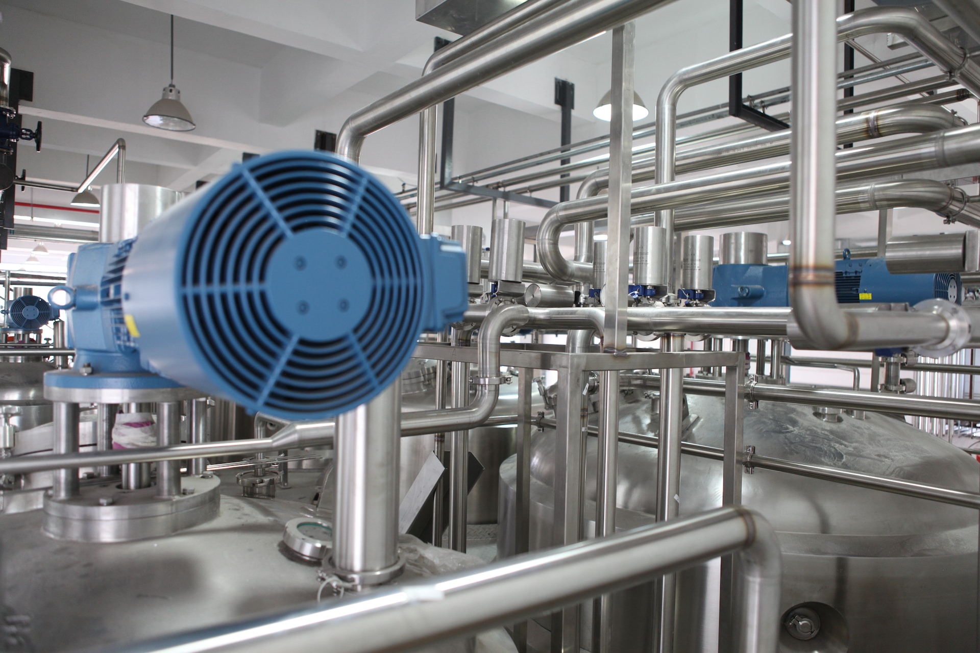 Progettiamo impianti elettrici per la distribuzione di energia, sistemi UPS statici e rotanti, gruppi elettrogeni e cogenerazione