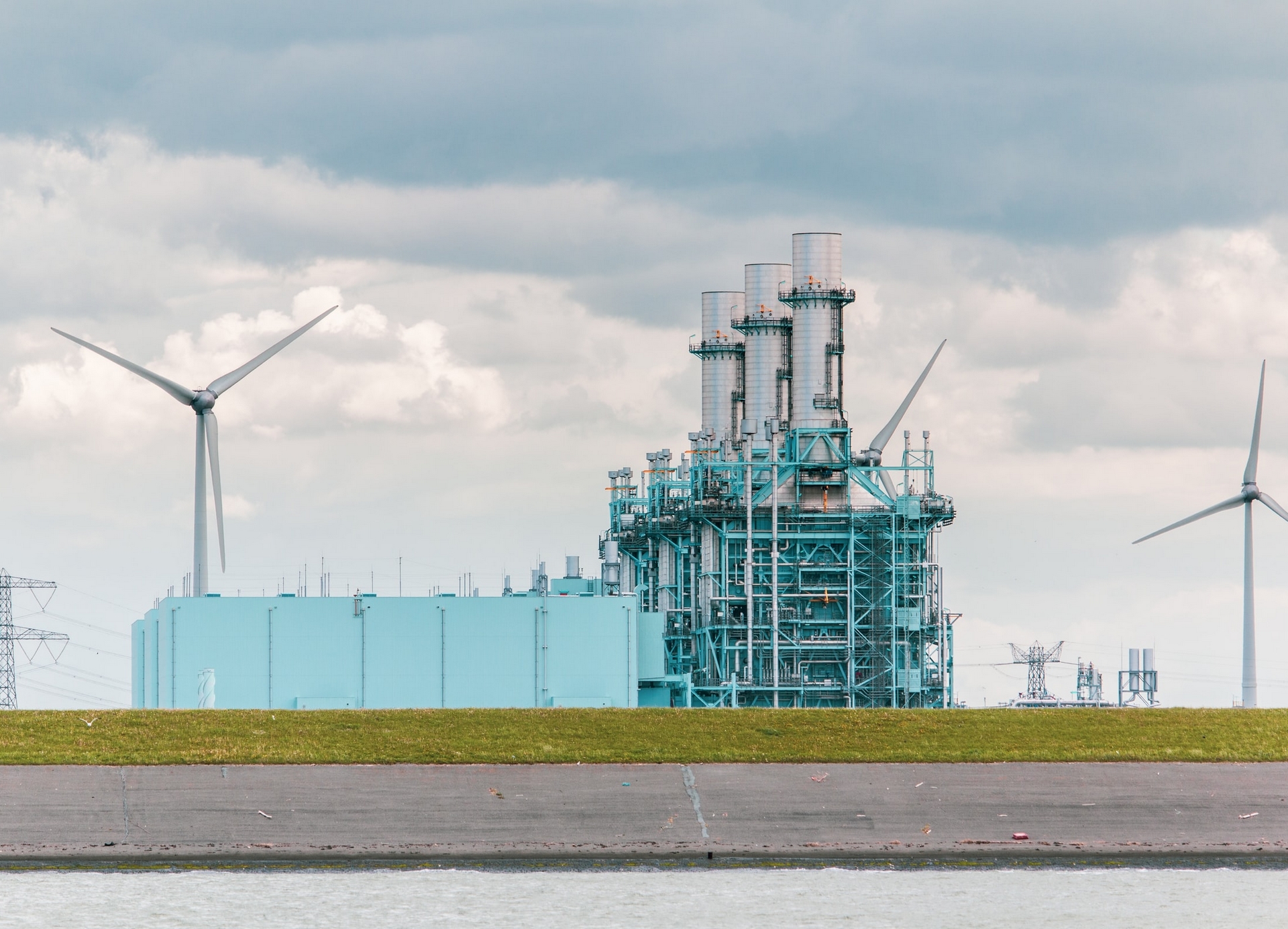 Ci impegniamo nella gestione ambientale, adottando pratiche e tecnologie per ridurre l'impatto ambientale delle attività legate alle lavorazioni in ambito chimico, petrolifero e gas.