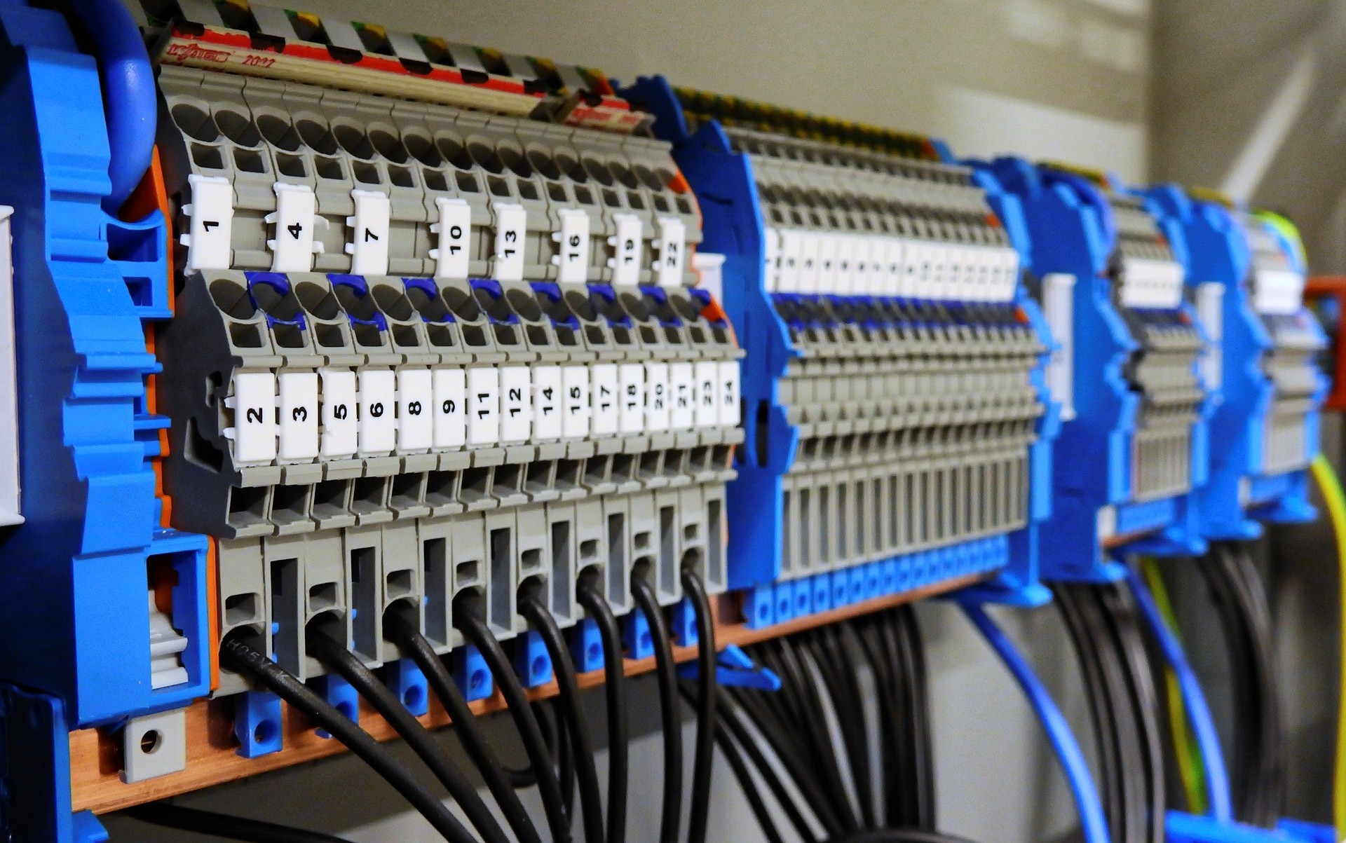 Grazie alle competenze specifiche nella progettazione di strumenti e attrezzature, ottimizziamo l'efficienza e la sicurezza degli impianti farmaceutici
